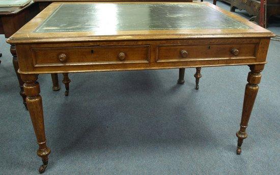 Appraisal: A partners Edwardian oak writing table the rectangular top with