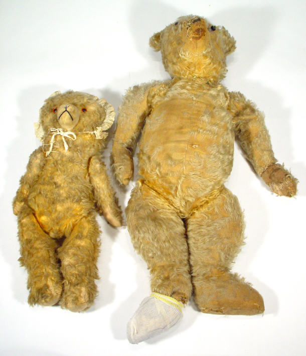 Appraisal: Two Edwardian childrens teddy bears largest cm high