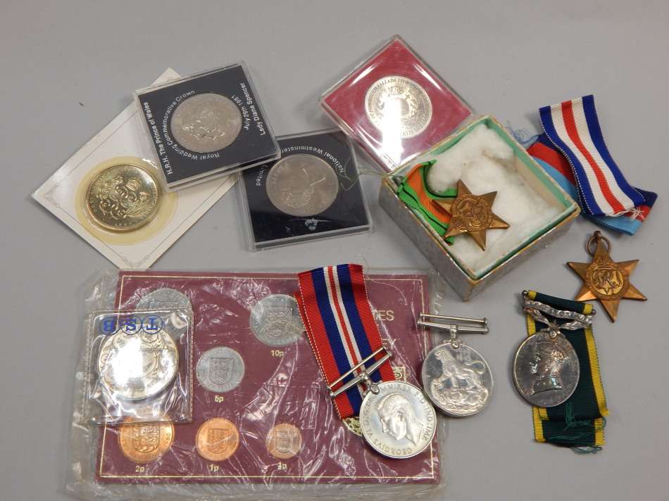 Appraisal: A collection of World War II medals to include a