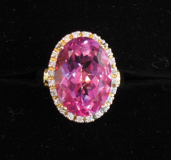 Appraisal: A MODERN PINK STONE AND DIAMOND DRESS RING the large