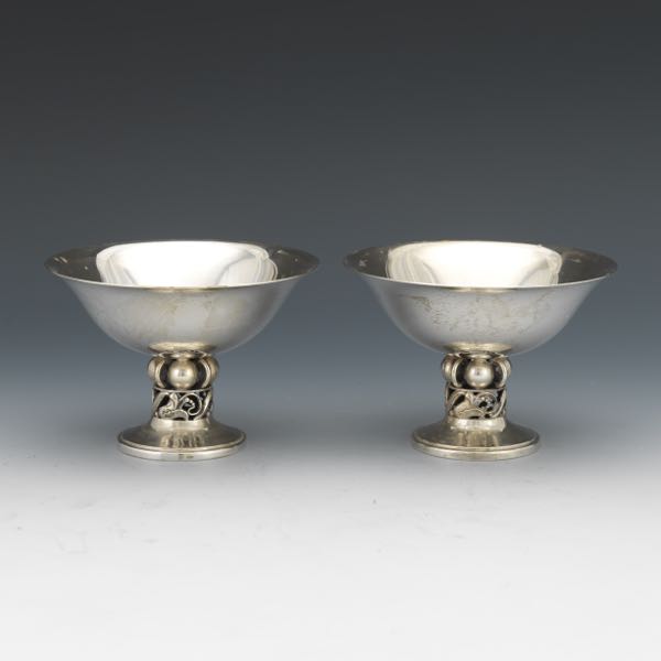 Appraisal: INTERNATIONAL LA PAGLIA DESIGNED PAIR STERLING SILVER OF FOOTED BOWLS