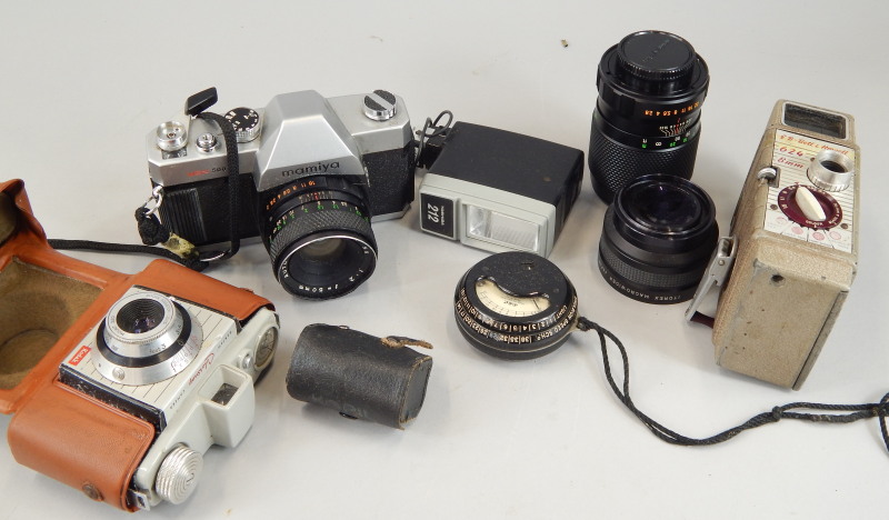 Appraisal: A quantity of cameras to include a Mamiya MX etc