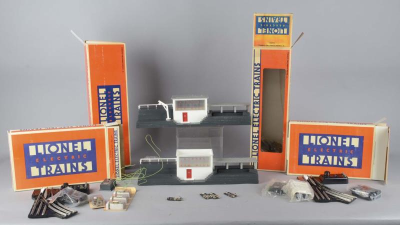 Appraisal: A Lot of Lionel Train Buildings Accessories The first four