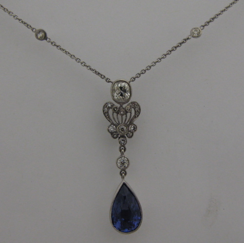 Appraisal: SAPPHIRE DIAMOND AND K GOLD PENDANT NECKLACE The pendant suspended