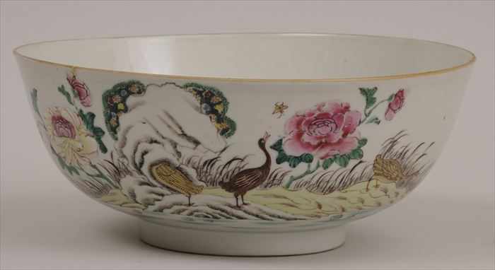 Appraisal: CHINESE EXPORT PORCELAIN FAMILLE ROSE SMALL PUNCH BOWL The interior