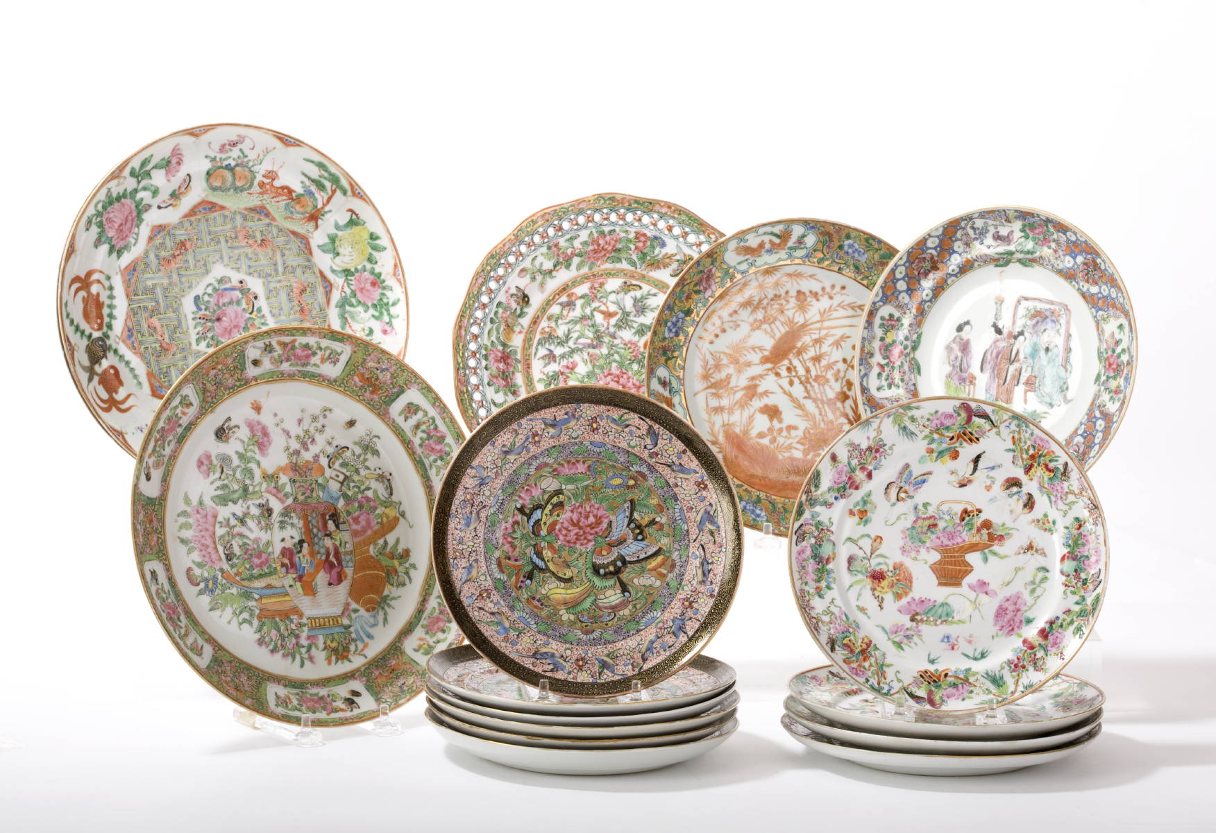 Appraisal: COLLECTION OF SIXTEEN CHINESE EXPORT PORCELAIN FAMILLE ROSE PLATES IN