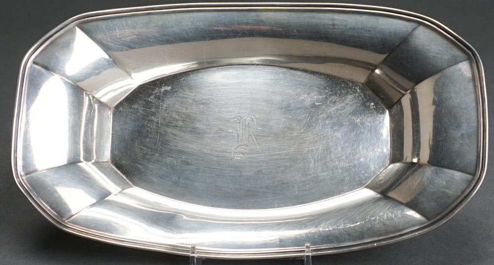 Appraisal: INTERNATIONAL STERLING SILVER ROLL TRAY OZTInternational Sterling Silver Roll Tray