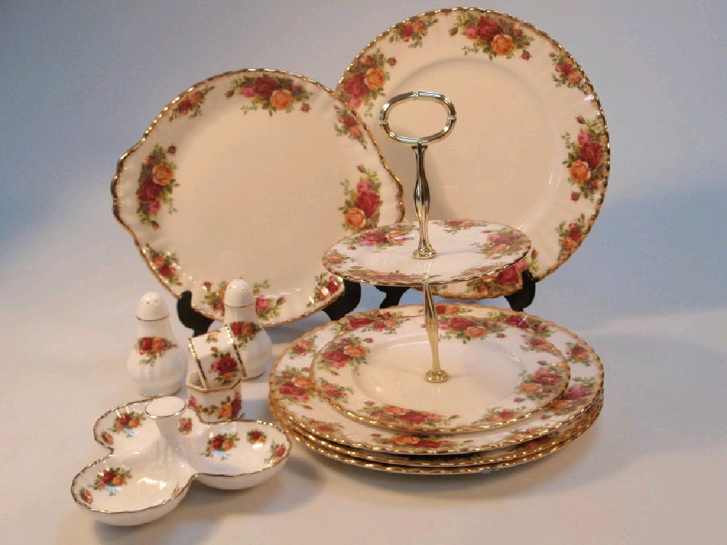 Appraisal: Royal Albert Old Country Roses comprising cake stand bread plate