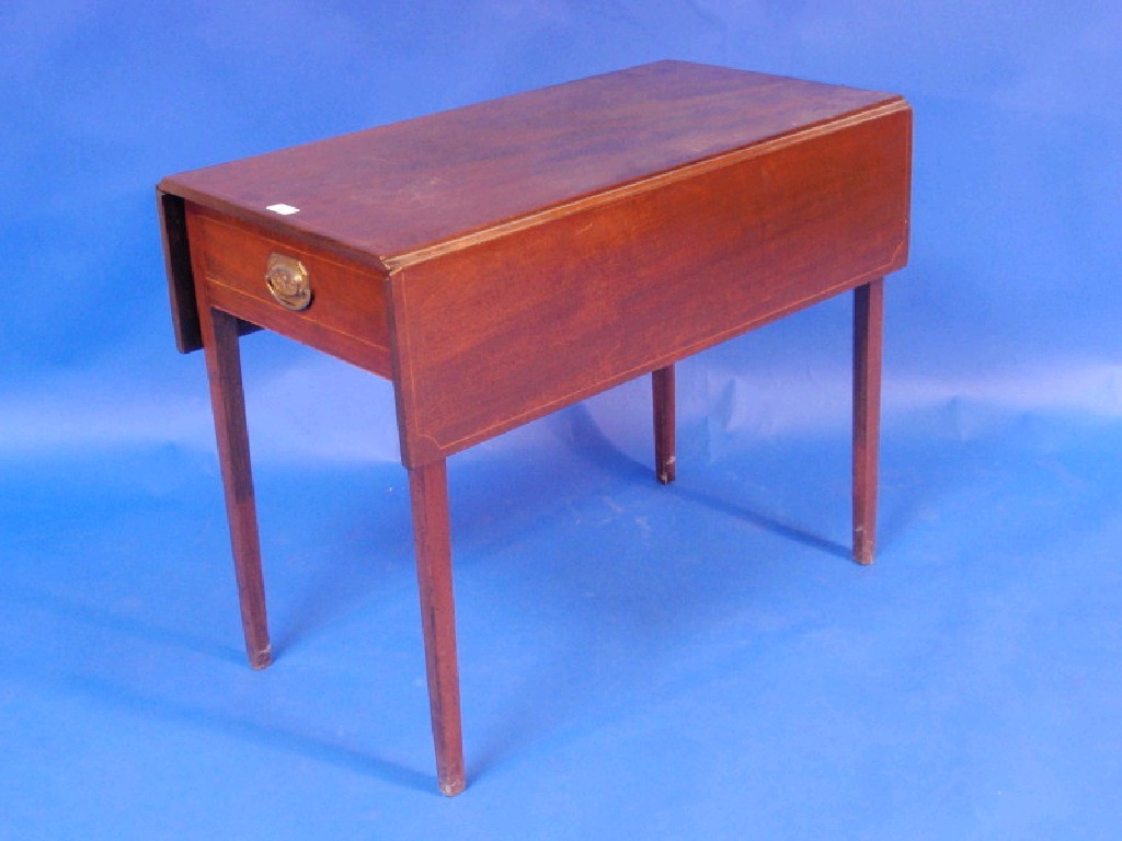 Appraisal: A thC mahogany Pembroke table with string inlay frieze drawer