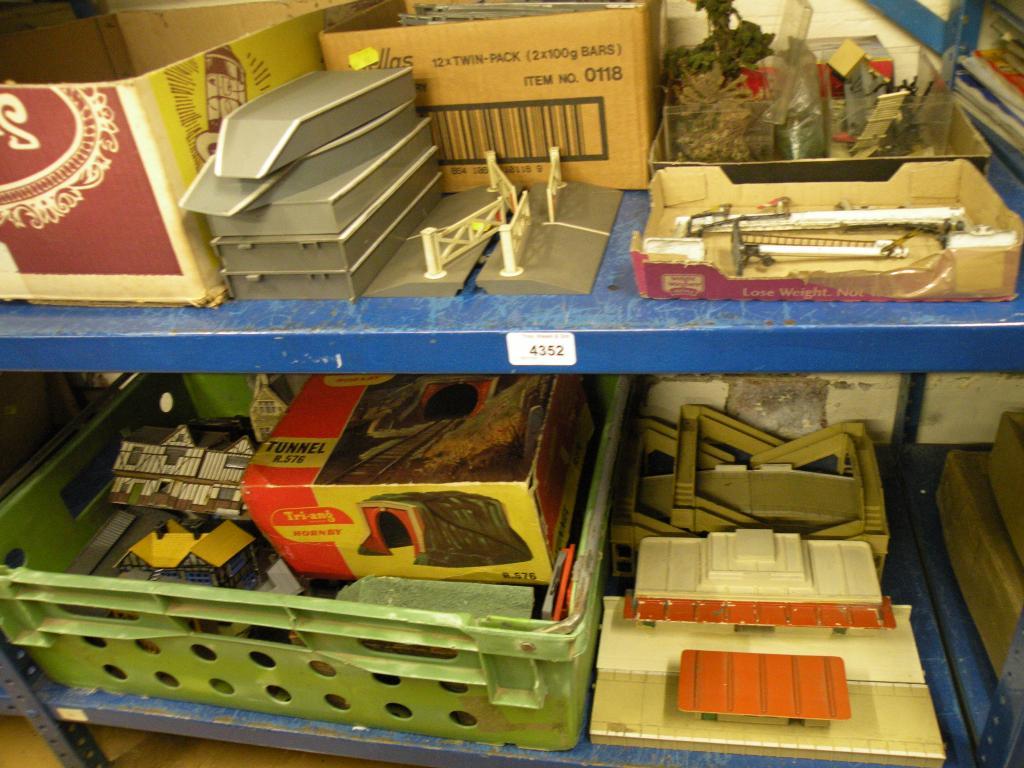 Appraisal: A large quantity of Hornby and Tri-ang mainly track accessories