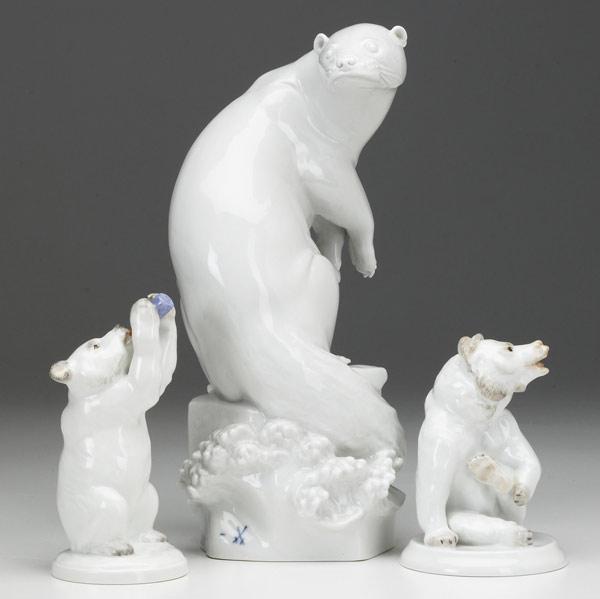 Appraisal: Three Meissen animals th C Two bears and a seal