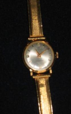 Appraisal: A PRYNGEPS CT GOLD LADY'S WATCH