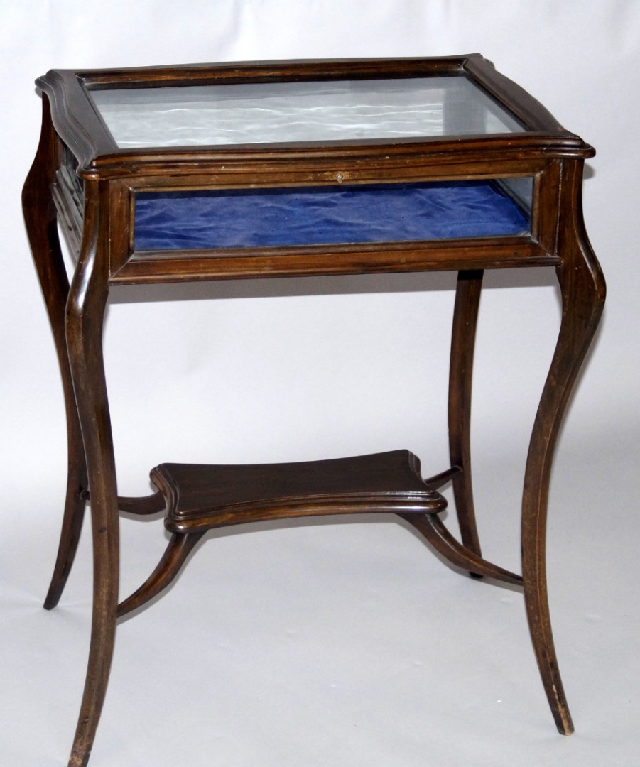 Appraisal: A Victorian mahogany bijouterie case raised on cabriole legs united