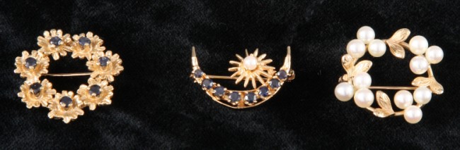 Appraisal: Lot of three One pin features round sapphires and one