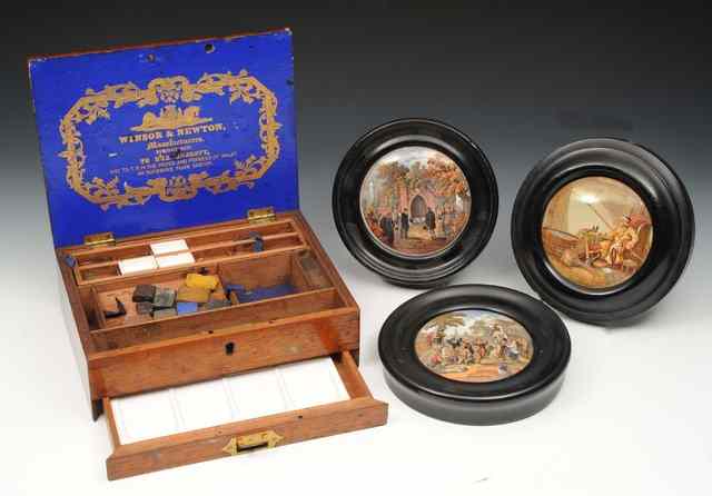 Appraisal: A VICTORIAN WINSOR NEWTON MAHOGANY PAINT BOX with hinged rising