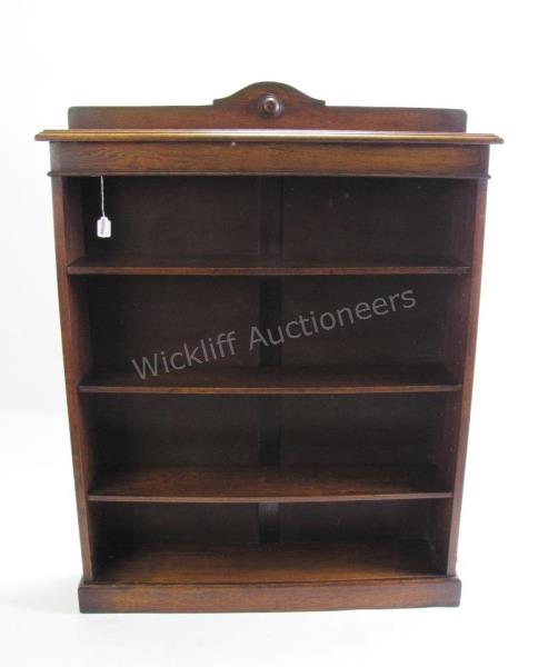 Appraisal: An antique oak Arts and Crafts open book shelf with