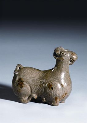 Appraisal: A Chinese yue yao celadon model of a ram recumbent