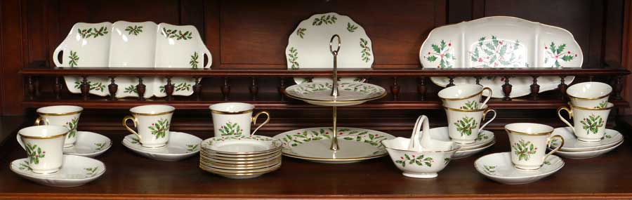 Appraisal: LENOX HOLIDAY CHINA BRUNCH OR DESSERT SET Approx pieces to