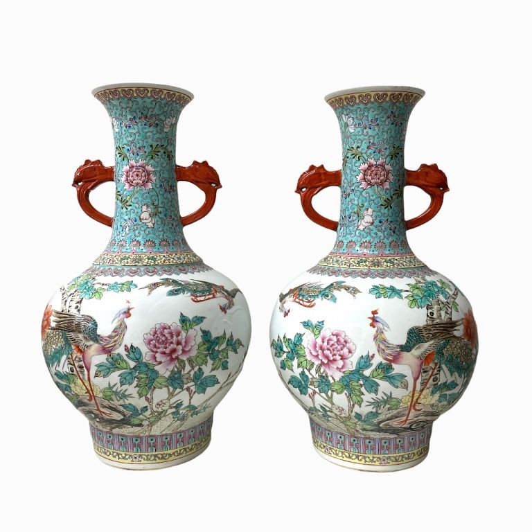 Appraisal: Pair of th Century Chinese Porcelain Vases Pair of th