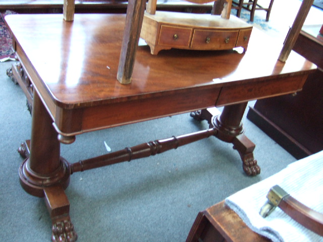 Appraisal: An early Victorian mahogany centre table circa the rectangular top