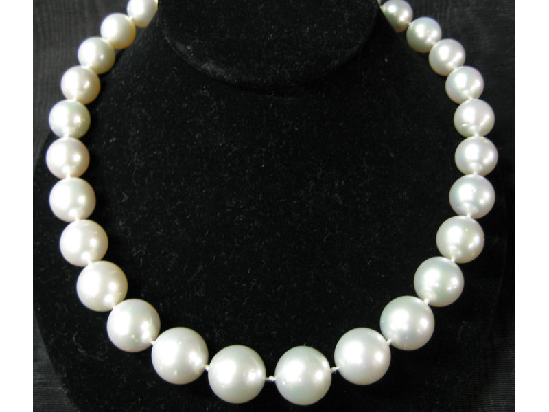 Appraisal: SILVER SOUTH SEA PEARLS Silver south sea pearls set with