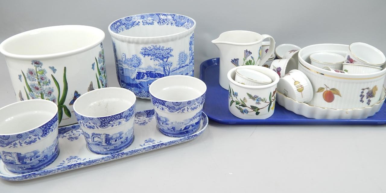 Appraisal: Various items of modern porcelain to include Royal Worcester Evesham