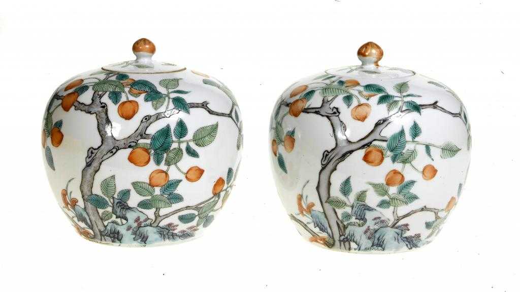 Appraisal: A PAIR OF CHINESE PORCELAIN GLOBULAR GINGER JARS AND COVERS