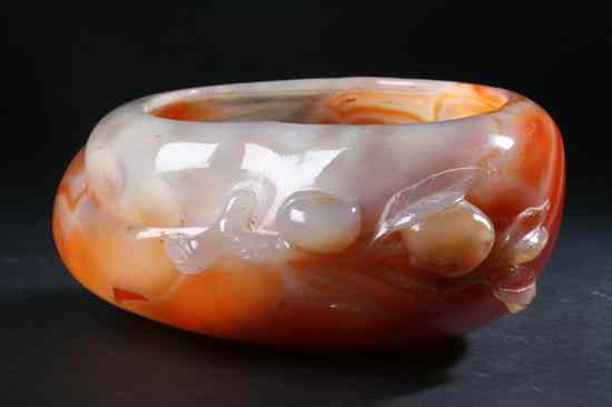 Appraisal: CHINESE AGATE PEACH-FORM BRUSH WASHER Qing Dynasty - in diam