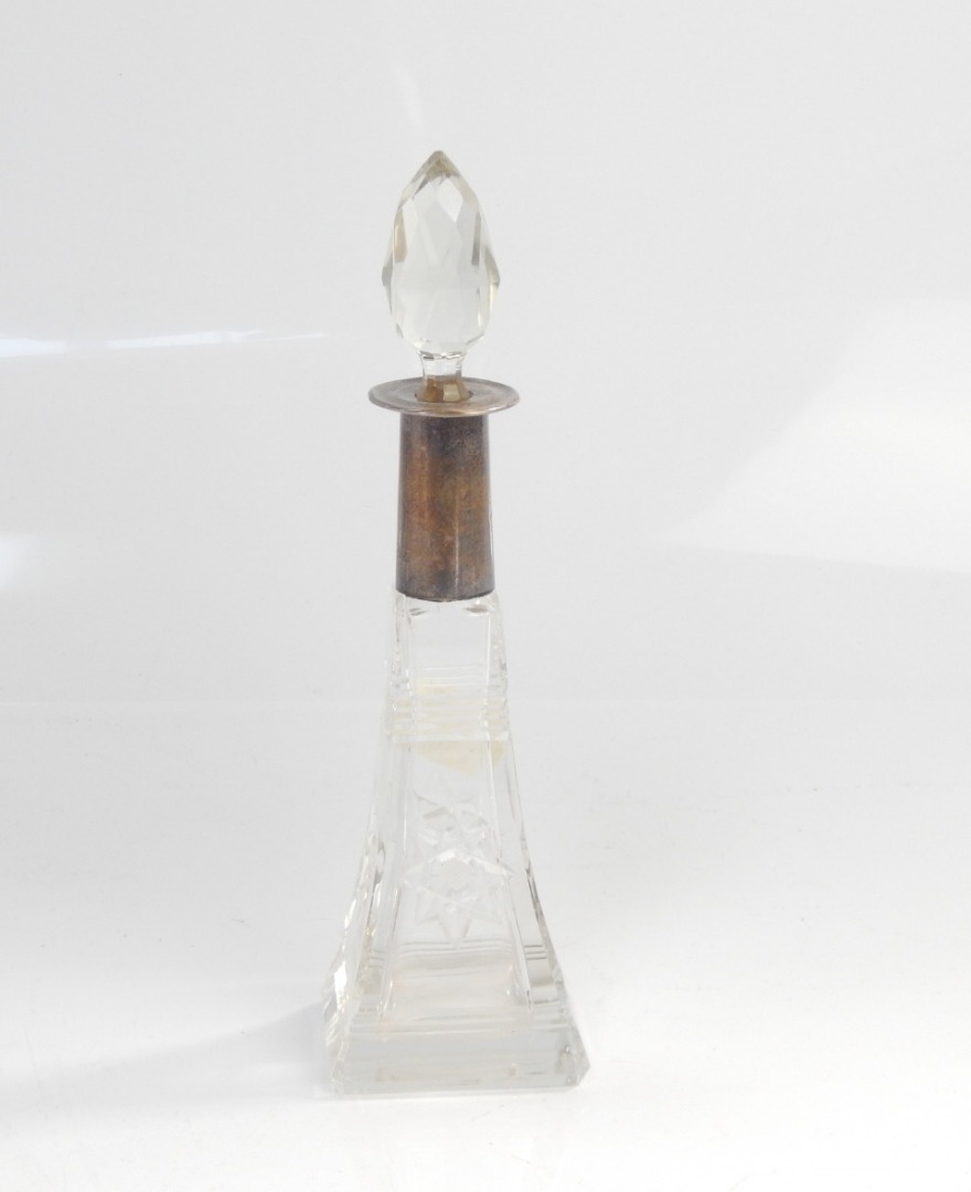 Appraisal: A George V silver collared cut glass scent bottle with