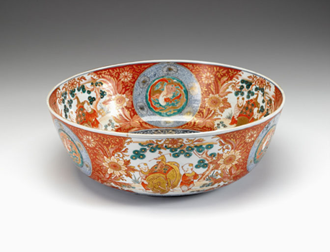 Appraisal: Large Japanese Imari bowl th century The interior central reserve