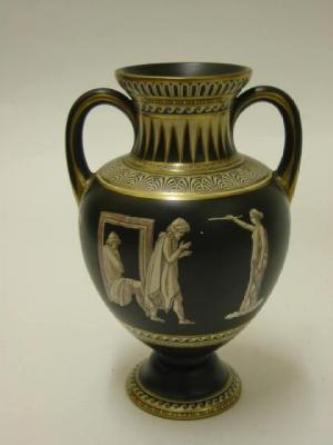 Appraisal: AN PRATTWARE FENTON POTTERY VASE of urn form with loop