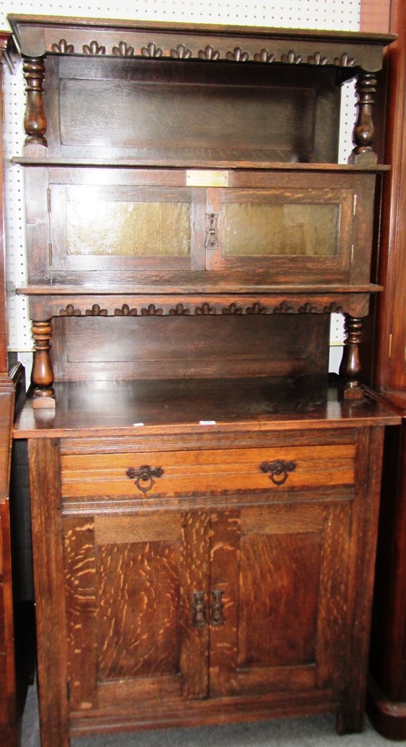 Appraisal: An early th century oak dresser with cupboard upper tier