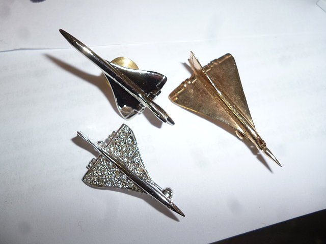 Appraisal: A WHITE GOLD AND DIAMOND SET CONCORDE BROOCH long together