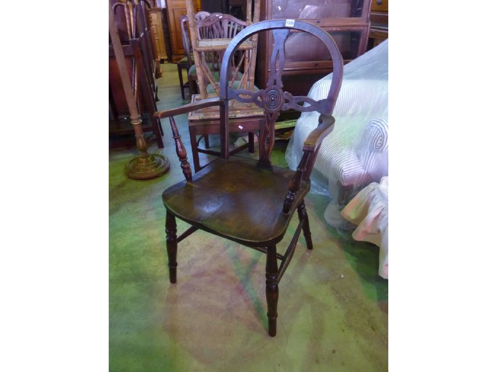 Appraisal: A Windsor elbow chair with bulls eye splat shaped seat