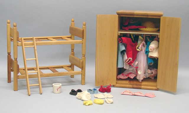 Appraisal: Lot Strombecker bunk bed and wardrobe for Ginny doll Wardrobe