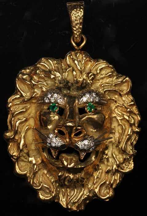 Appraisal: GOLD LION BROOCH PENDANT Bail stamped k x in