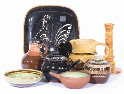 Appraisal: A collection of slip decorated studio pottery including five items