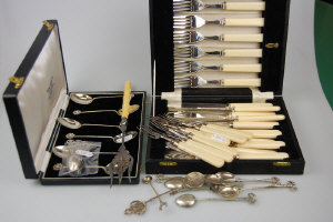 Appraisal: A cased set of six Indian unmarked white metal teaspoons