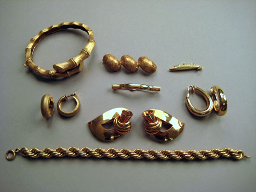 Appraisal: K gold to include pins pair of earrings pair of