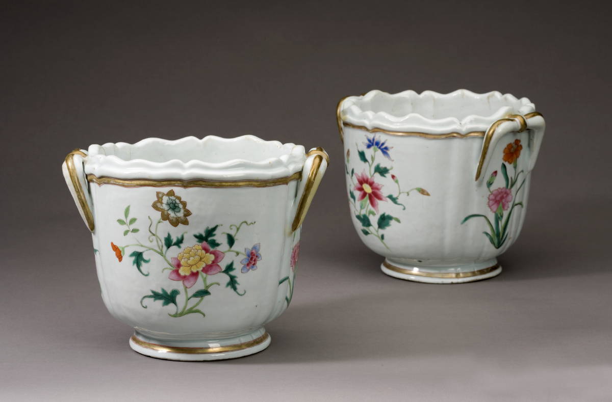 Appraisal: PAIR OF CHINESE EXPORT PORCELAIN FAMILLE ROSE LOBED JARDINIERES Height