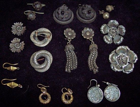 Appraisal: A pair of silver tassel drop earrings and various other