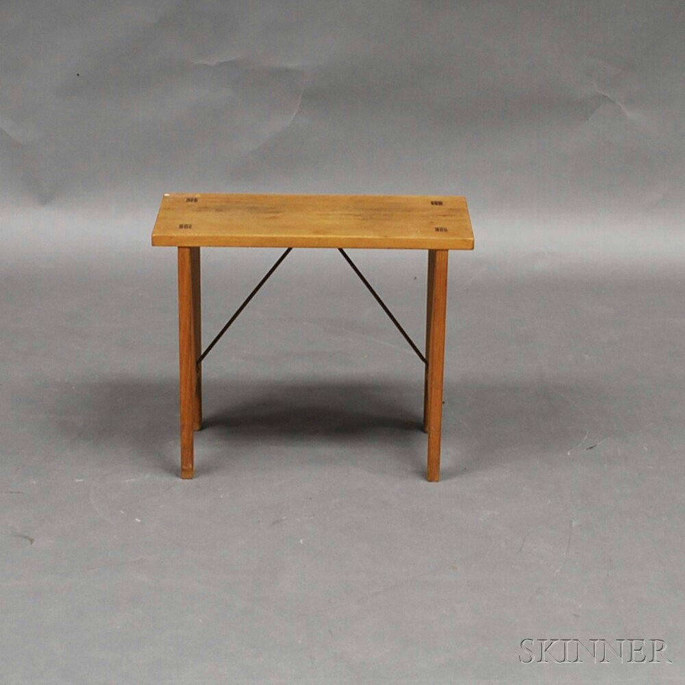 Appraisal: Small Reproduction Shaker Bench th century the rectangular seat on