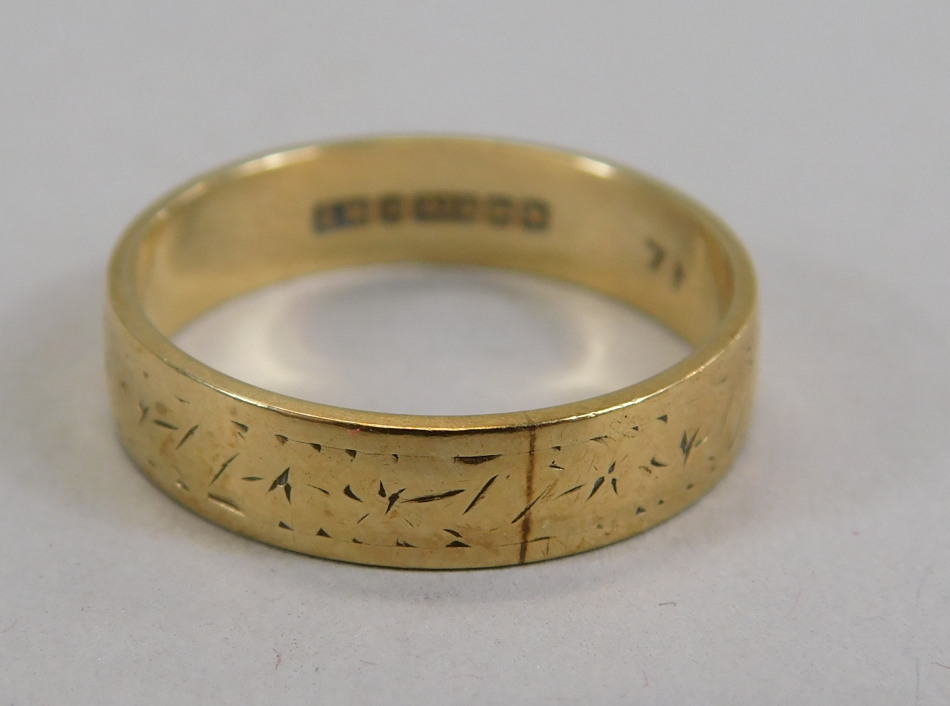 Appraisal: A ct gold wedding band with etched design g