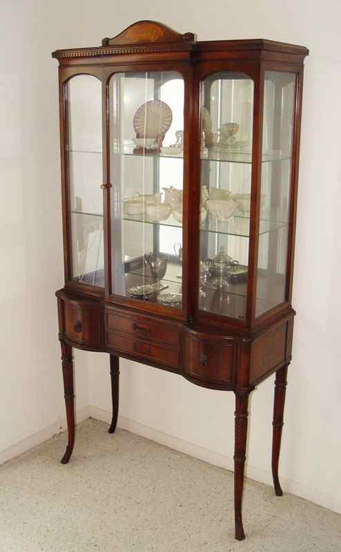 Appraisal: A PETITE MAHOGANY DISPLAY CURIO CABINET Shell inlay crest over