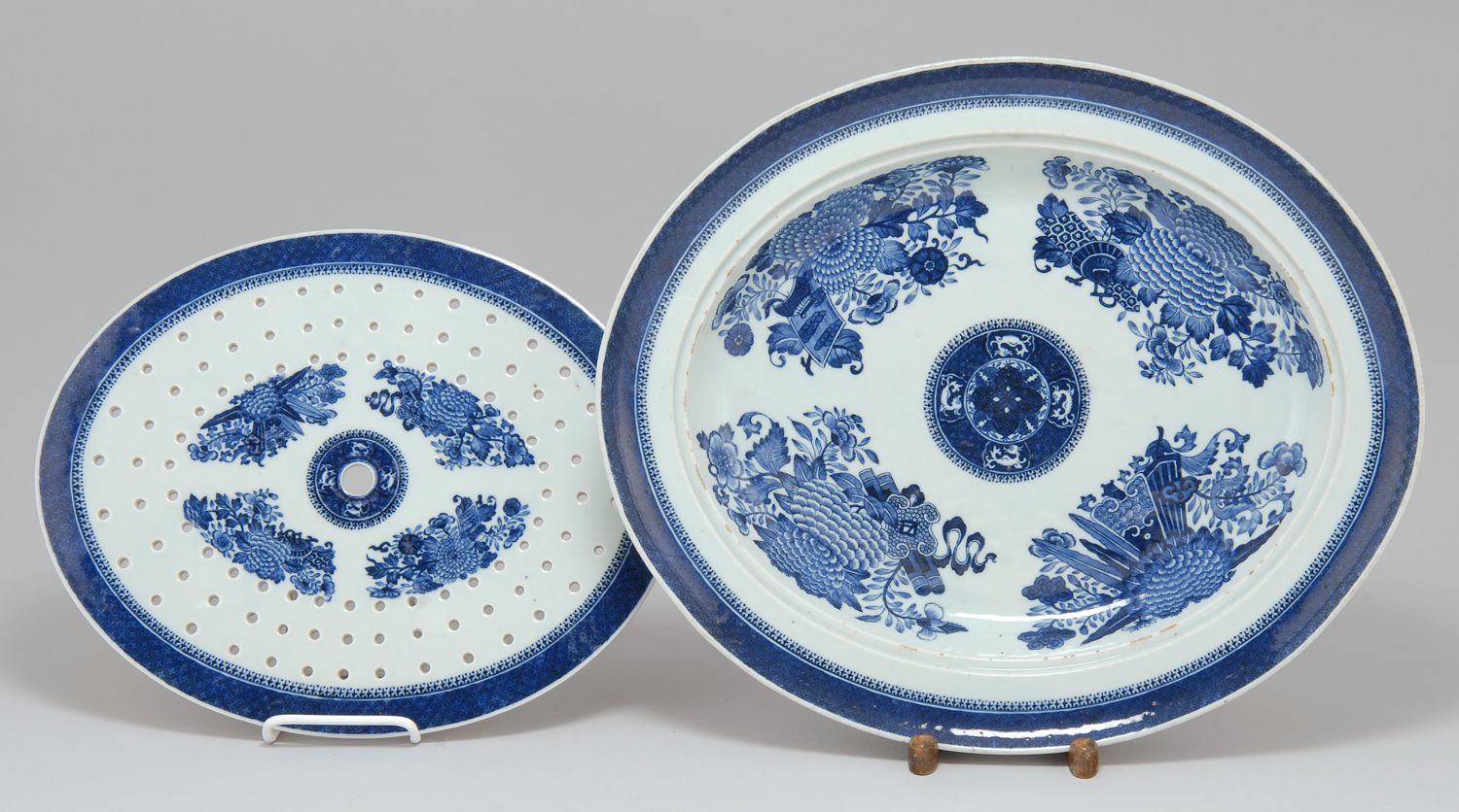 Appraisal: CHINESE EXPORT FITZHUGH PORCELAIN MEAT PLATTER WITH MAZARIN Circa In