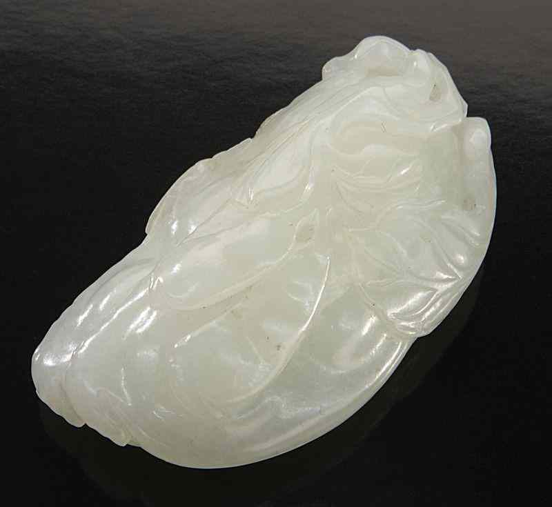 Appraisal: Chinese Qing carved white jade pendantdepicting snow peas ''H x