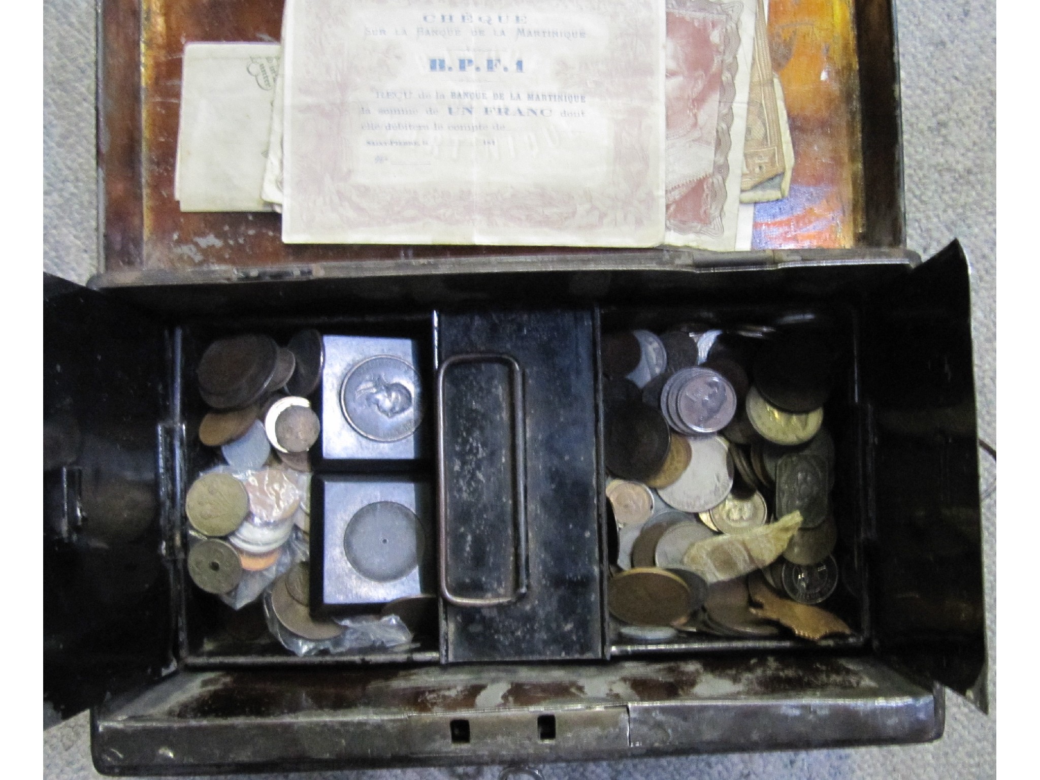 Appraisal: A box of assorted coins and banknotes