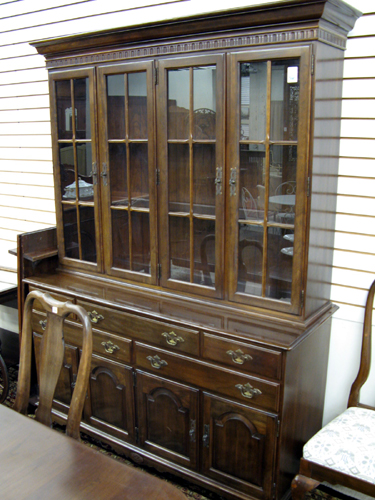 Appraisal: QUEEN ANNE STYLE CHINA CABINET IN TWO SECTIONS Ethan Allen