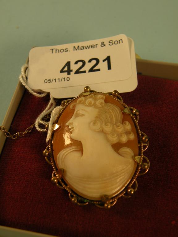 Appraisal: A Continental shell cameo set in carat gold stamped Clewco