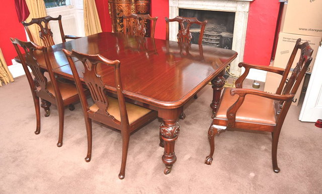 Appraisal: A VICTORIAN MAHOGANY EXTENDING DINING TABLE with three extra leaves